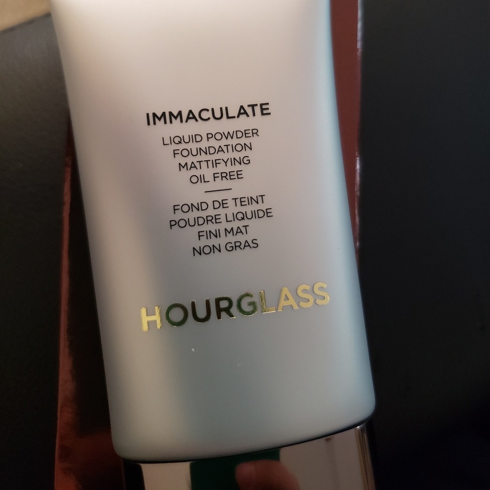 Hourglass immaculate liquid powder foundation